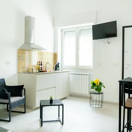 Magnifico Con Giardino Nel Centro Di Λέτσε