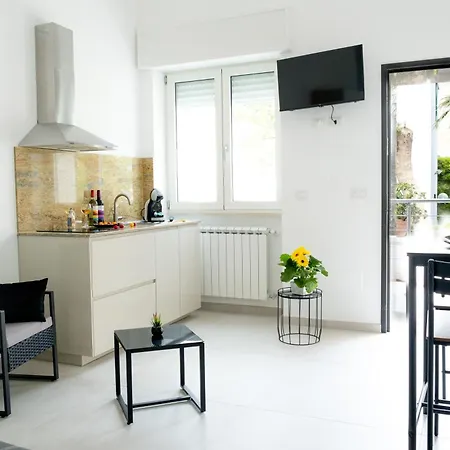 Magnifico Con Giardino Nel Centro Di *